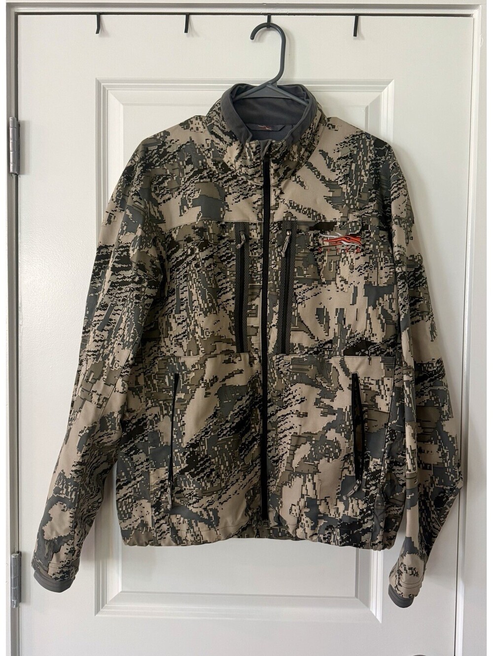Sitka Hunting Jacket | Digital Camo | Breathable & Storage | Fully Adjustable